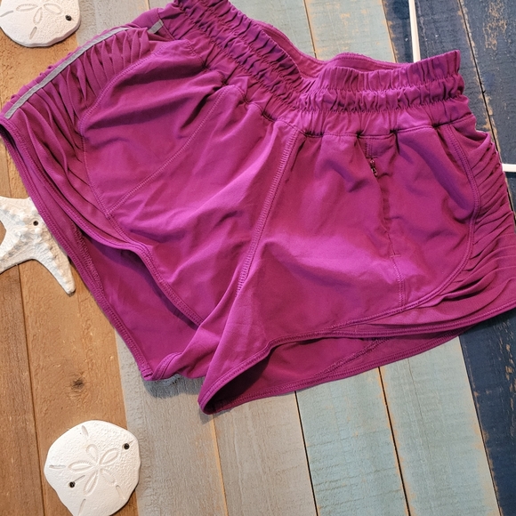 Lululemon shorts - Picture 4 of 6